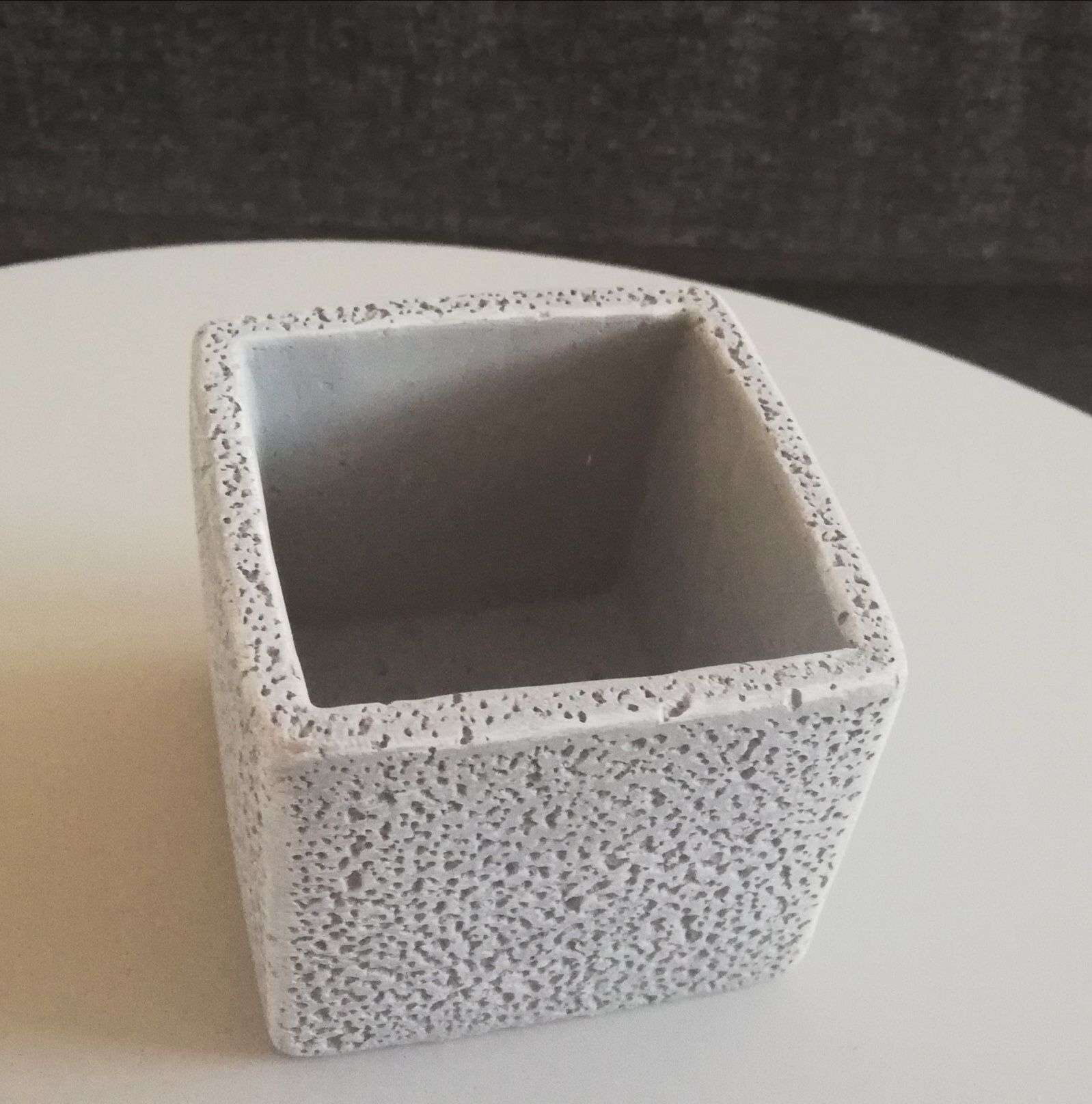 Osłonka szary beton kwadrat 6 cm