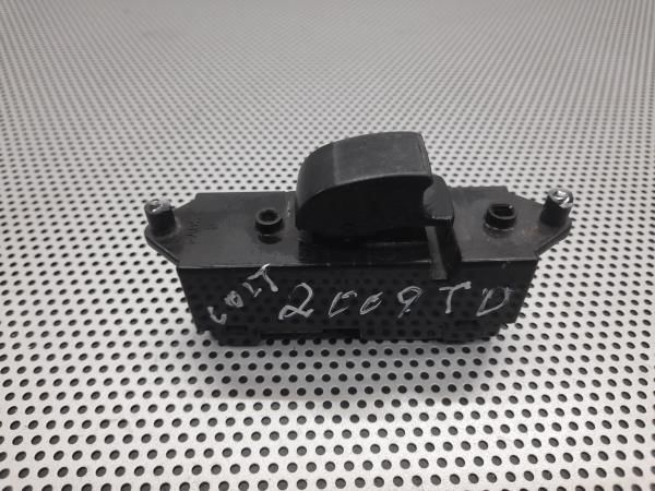 Comando / botão / interruptor vidros trás direito MITSUBISHI Colt VI (