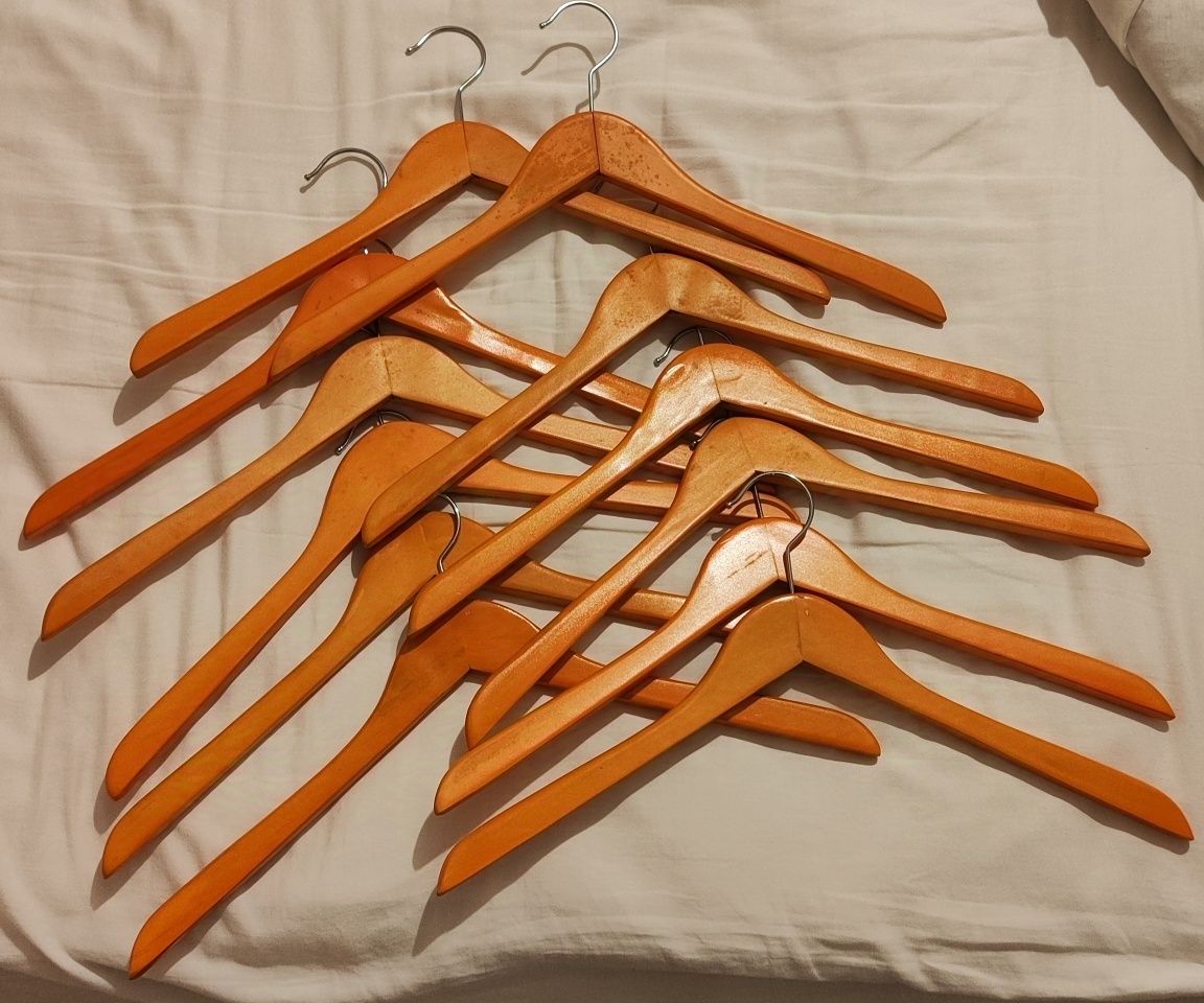 Conjunto de 12 cabides / cruzetas de madeira cor de laranja