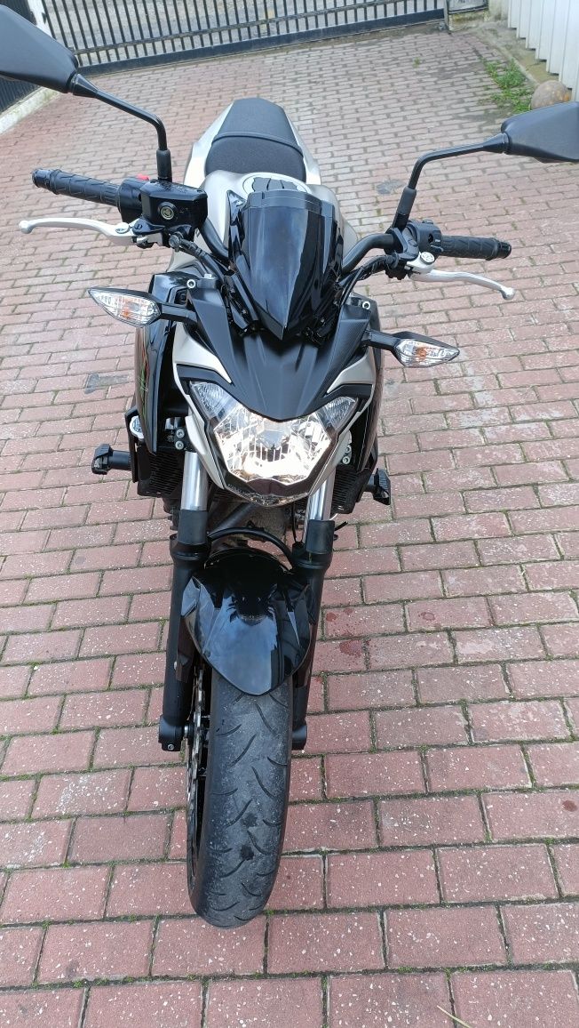 Kawasaki Z 650 com 5600 km