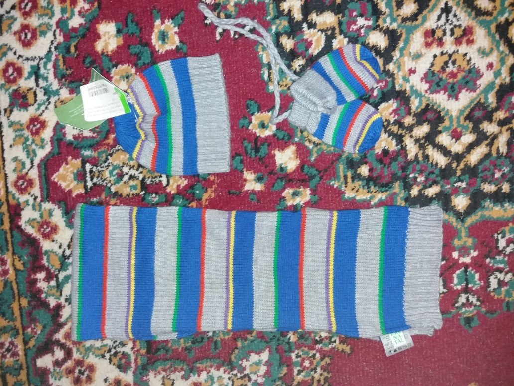 Продам дитячий набір: шапочка, шарфик, рукавички
