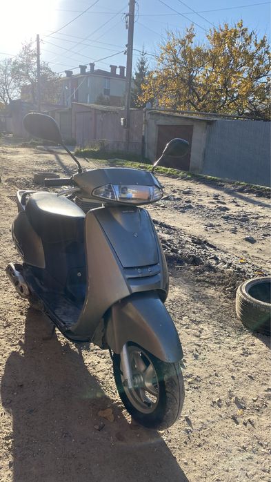 Мопед Honda Lead