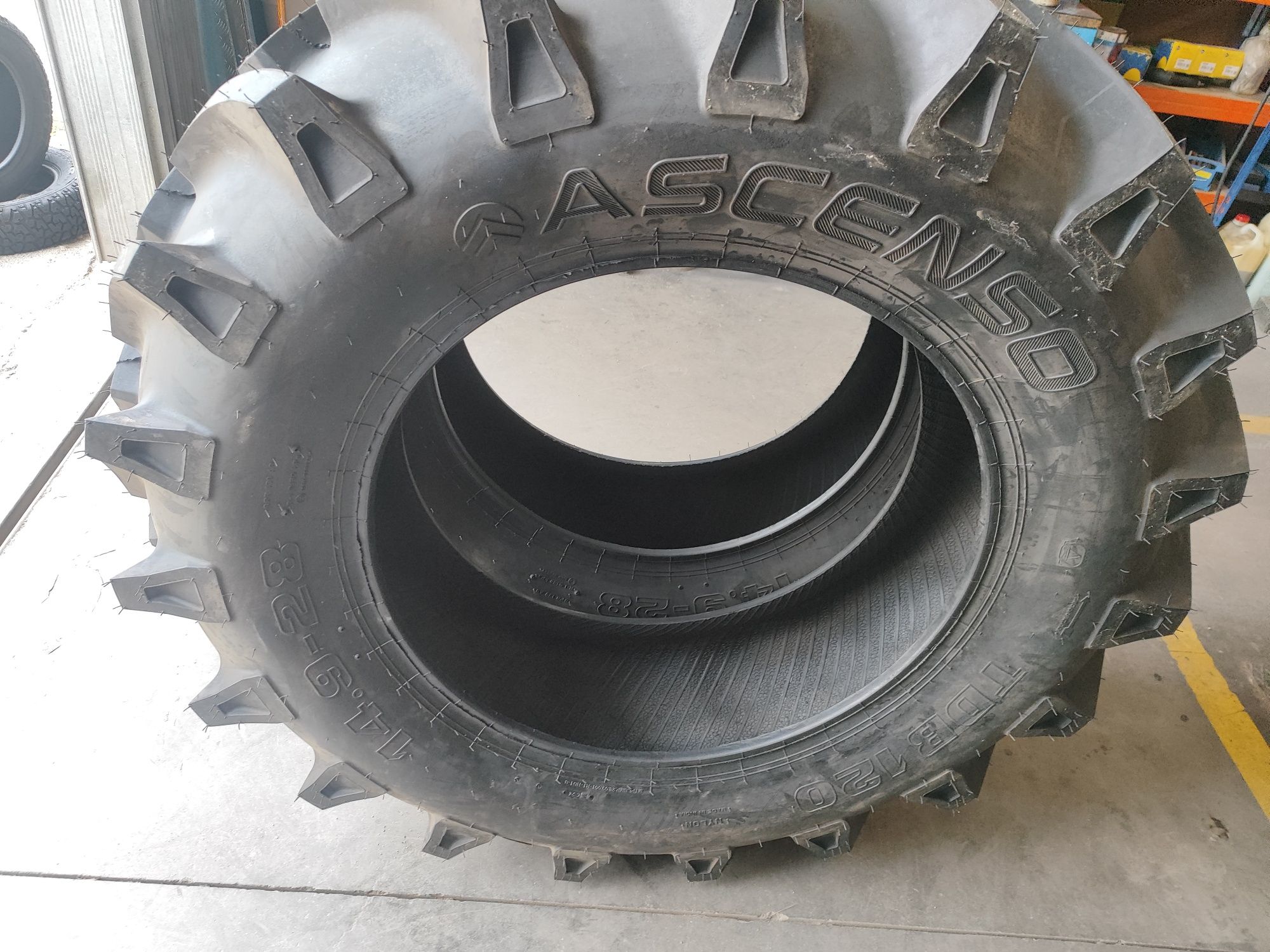 2 pneus Novos Agrícolas 14.9-28 Ascenso - Oferta da entrega