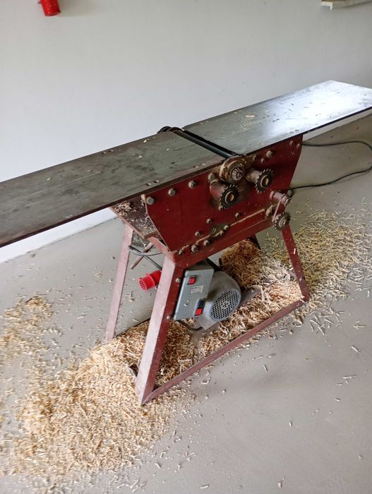 Sprzedam technologiczny komplet maszyn stolarskich.