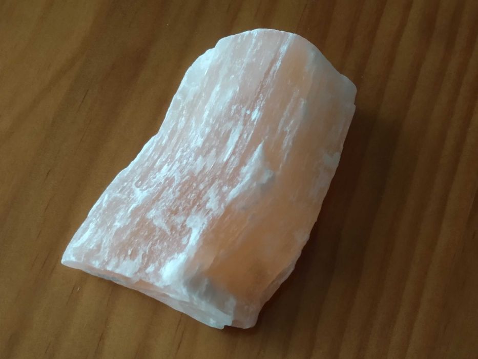 (NOVA, PORTES GRÁTIS) Pedra de Sal dos Himalaias em Saco de Organza