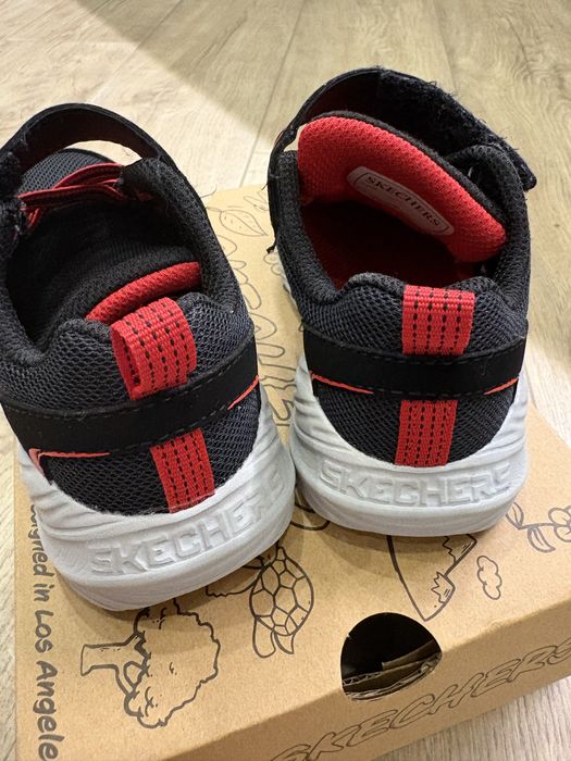 Кросiвки Skechers розмiр 9