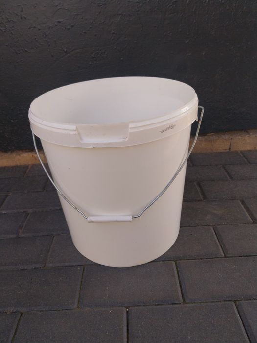 Wiadro plastikowe z pokrywą  20L