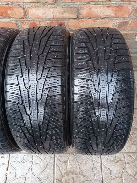 Резина зима R17/205/50 Nokian