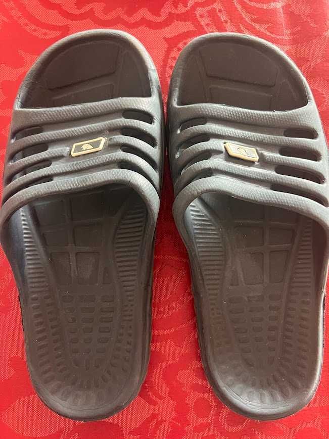 Crocs e chinelos Rapaz