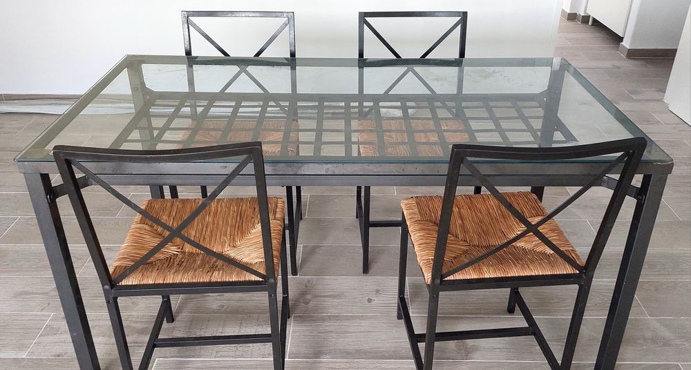 Mesa de ferro com 4 cadeiras