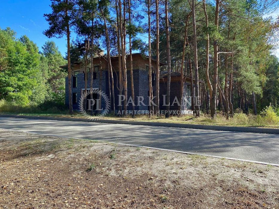 Романків. Будинок в сосновому лісі. 20 соток землі.