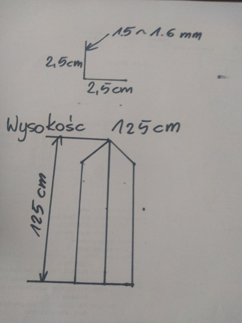 Kątownik stalowy równoramienny.