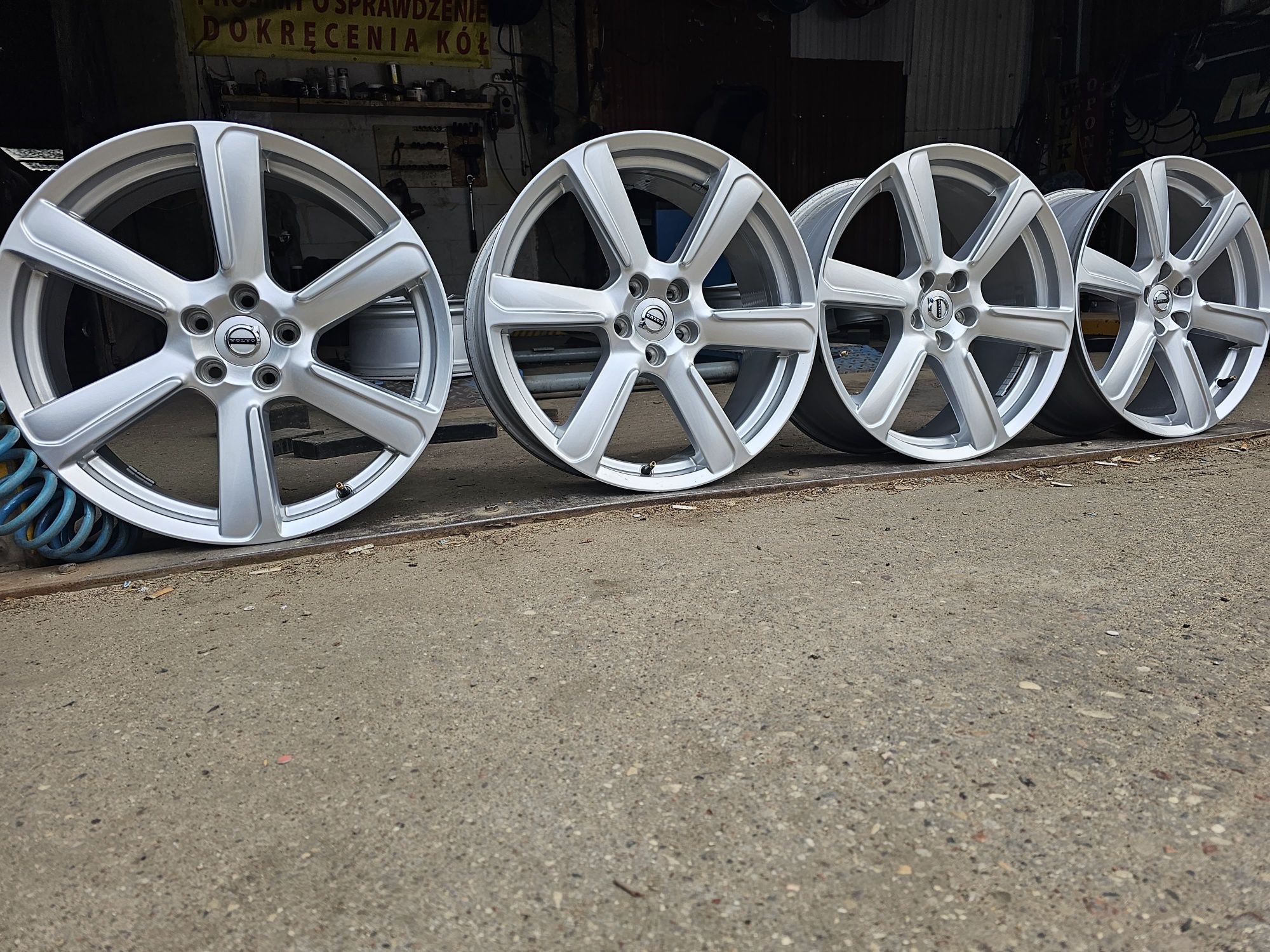 Felgi Aluminiowe Volvo XC R19 5x108 ET42.5-8J