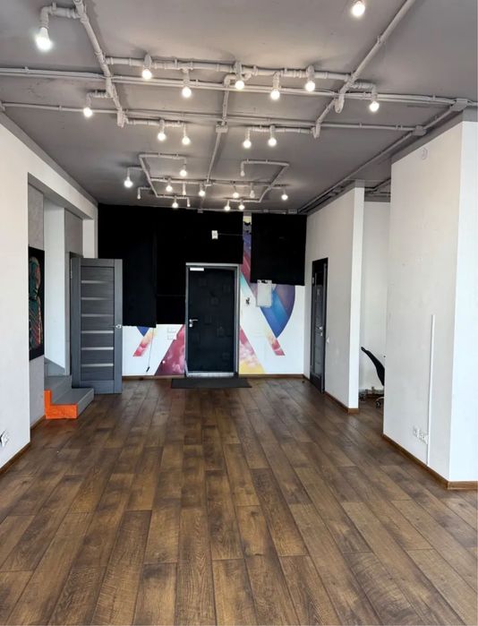 Метро Олімпійська-7 хв/Діловий центр Києва /Коновальця/ Предслвинська