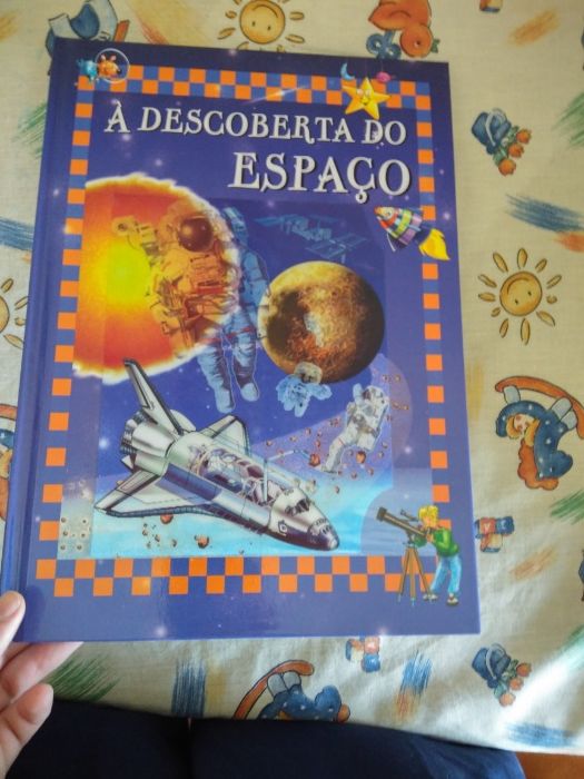 "À descoberta do espaço" - livro