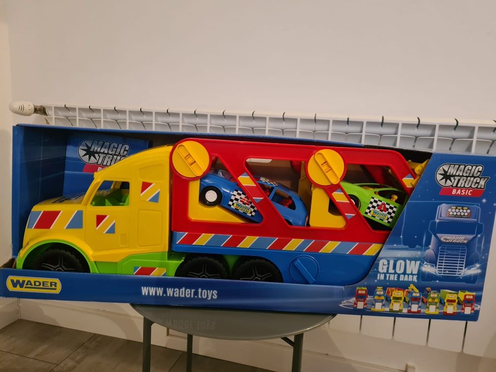 autko zabawka dla dziecka Pojazd Magic Truck basic Laweta z autami 363