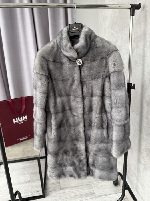 Норкова блакитна шуба  голуба сіра