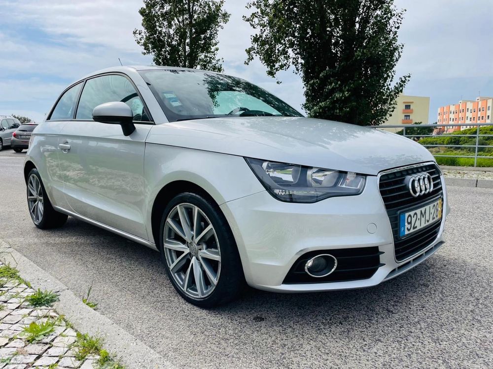 AUDI A1 1.6 TDI 105cv — 2011 | Prata metálico | 219.000km