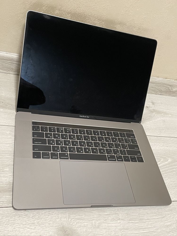 MacBook Pro 2017 15 Touchbar | i7 2.6/3.2 | 16gb ram | 512 SSD (a1707)