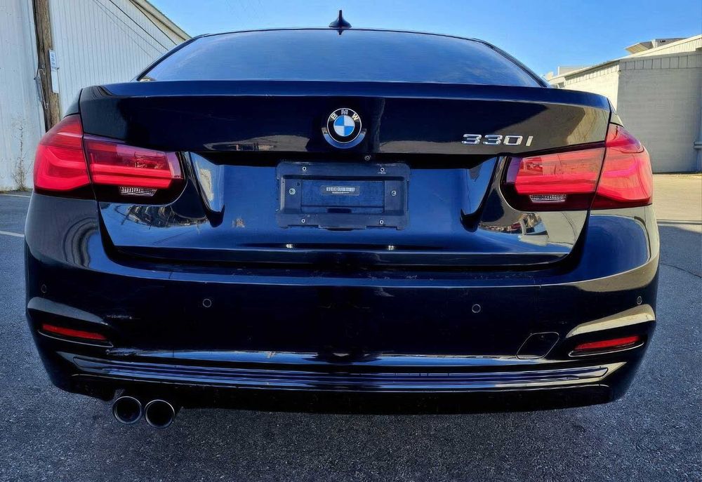 BMW 3 Series 330i      2018