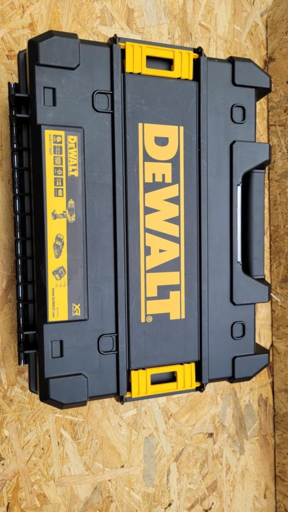 DeWalt dcd777  wkrętarka