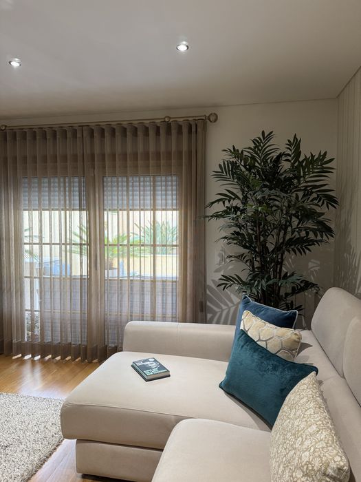 Sofá com chaise longue