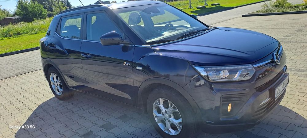 SsangYong/KGM Tivoli Samochód Ssangyong Tivoli granatowy metalik w stanie bardzo dobrym  z