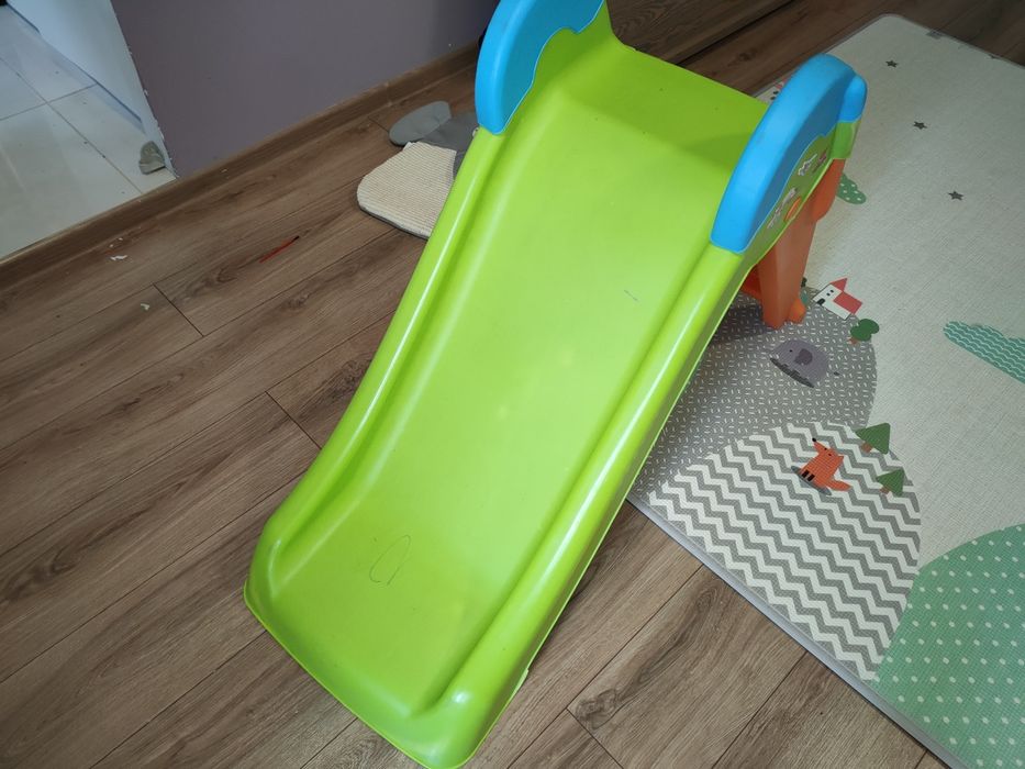 Zjeżdżalnia plastikowa dla dzieci