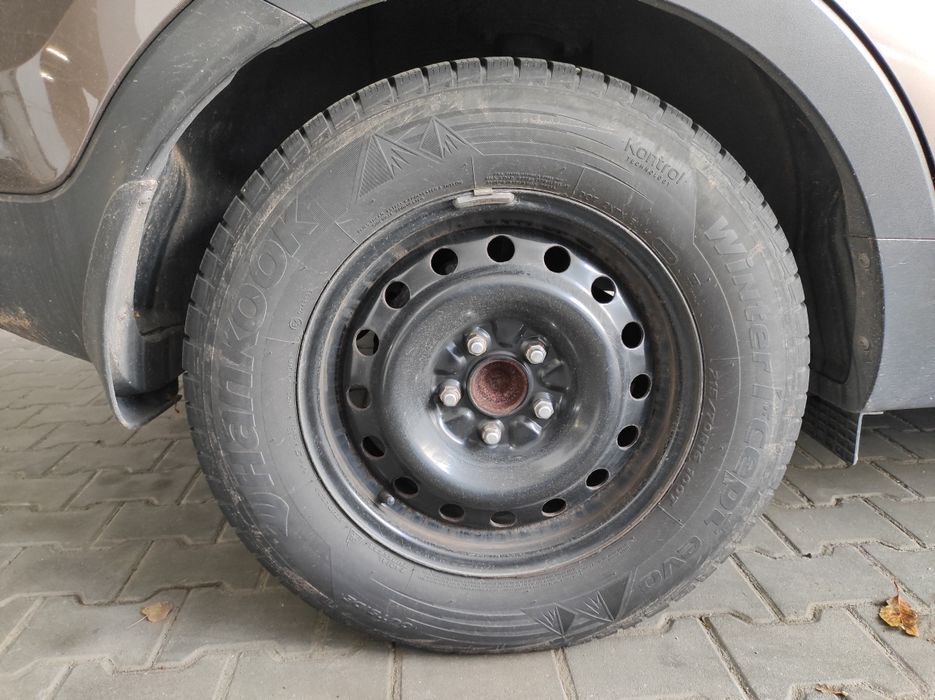 Felgi 16 cali. Opony zimowe 215/70/R16 hankook za darmo. Kołpaki