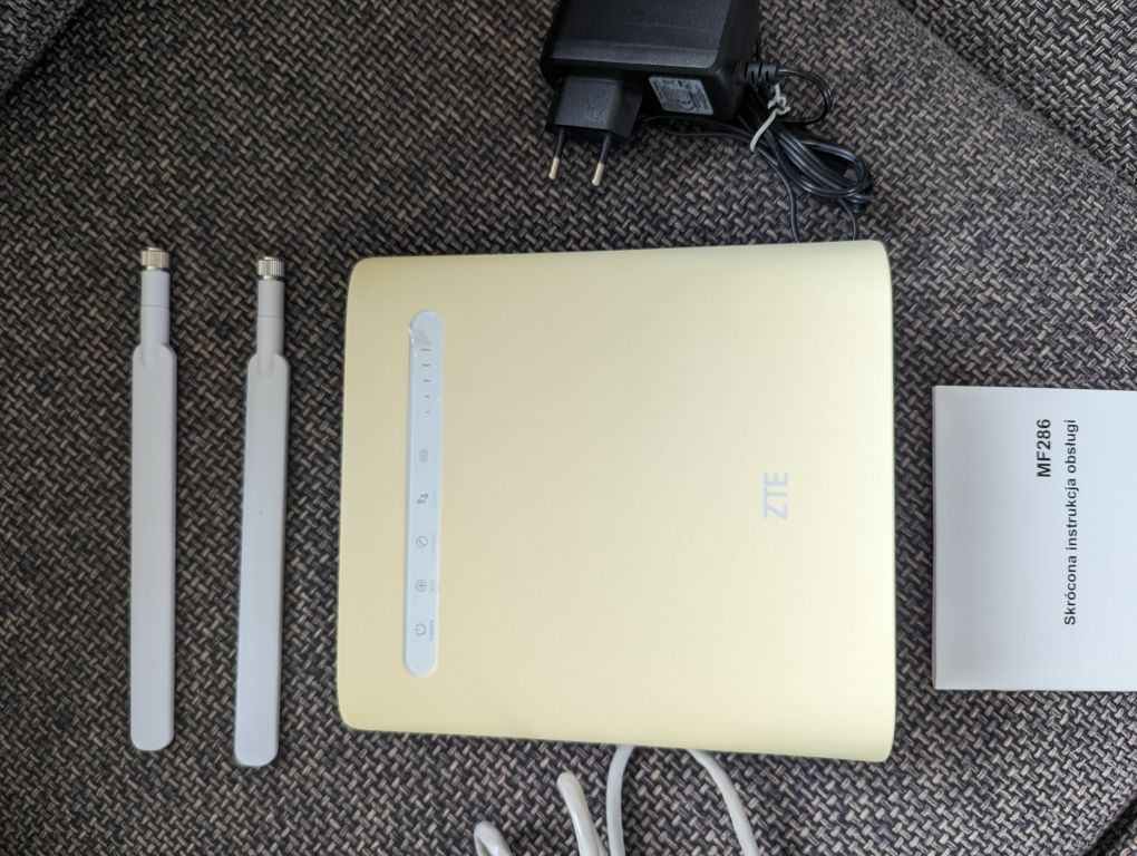 ZTE MF286 z dodatkową antena zewnętrzną modem z routerem na kartę SIM