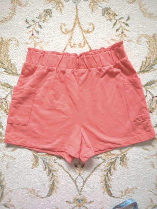 Dziewczęce krótkie spodenki: rozm.128 brzoskwiniowe
