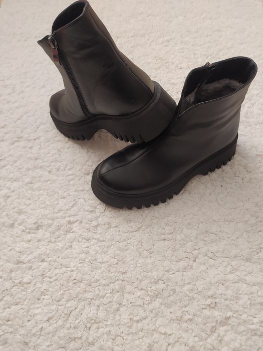 Стильні чобітки жіночі шкіряні