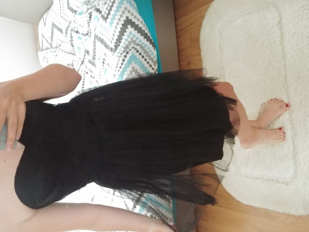Czarna Tiulowa sukienka