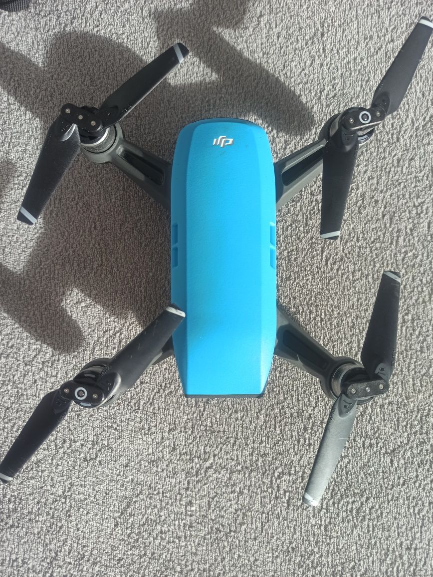 Caly zestaw dron dji spark combo + dodatki błękitny sky blue