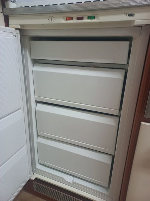 Frigorífico e arca congeladora de encastrar