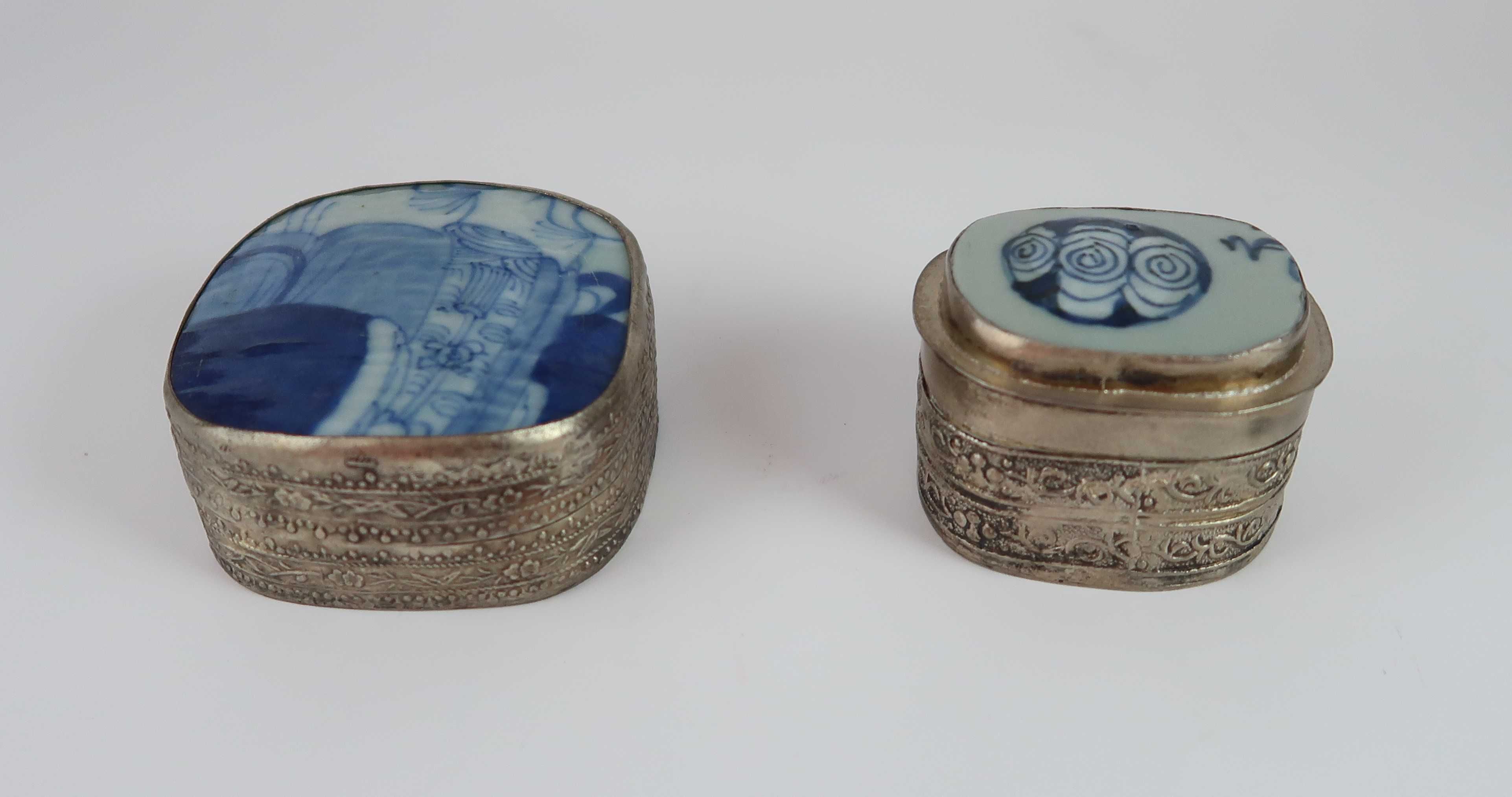 2 Caixas da china tampa porcelana azul e branca (antigas)