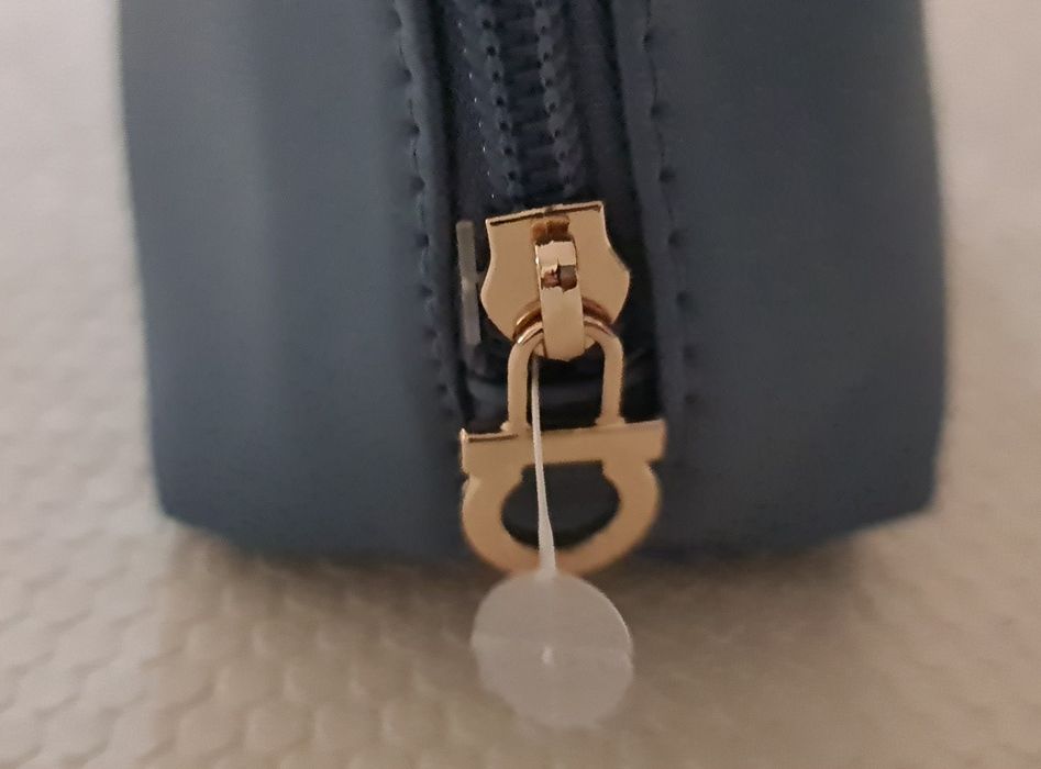 Bolsa da Ferragamo. Nova