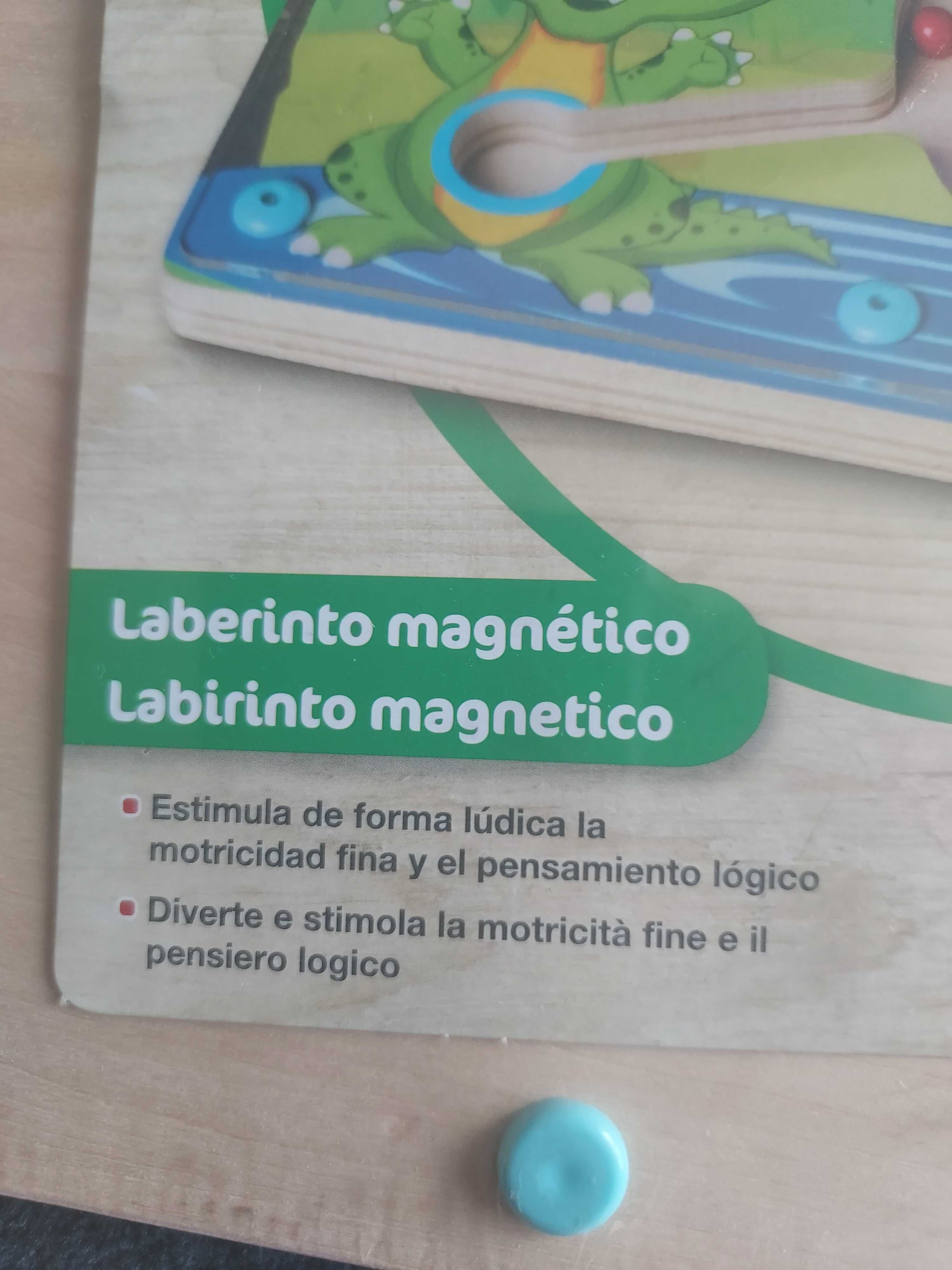 Jogo com labirinto magnéticos