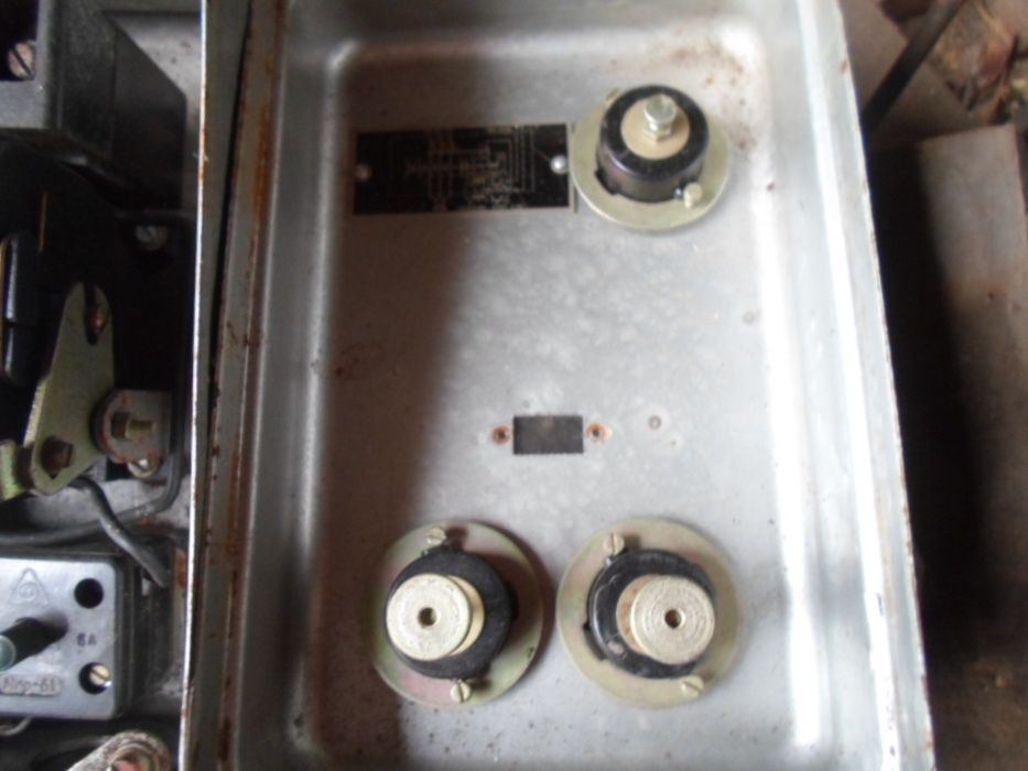 Пускатель трехфазный на 10. ампер.С тепловой защитой