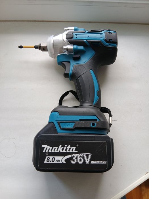 . .Гайковерт  імпакт Зарядне.Під макіту. 18-36.