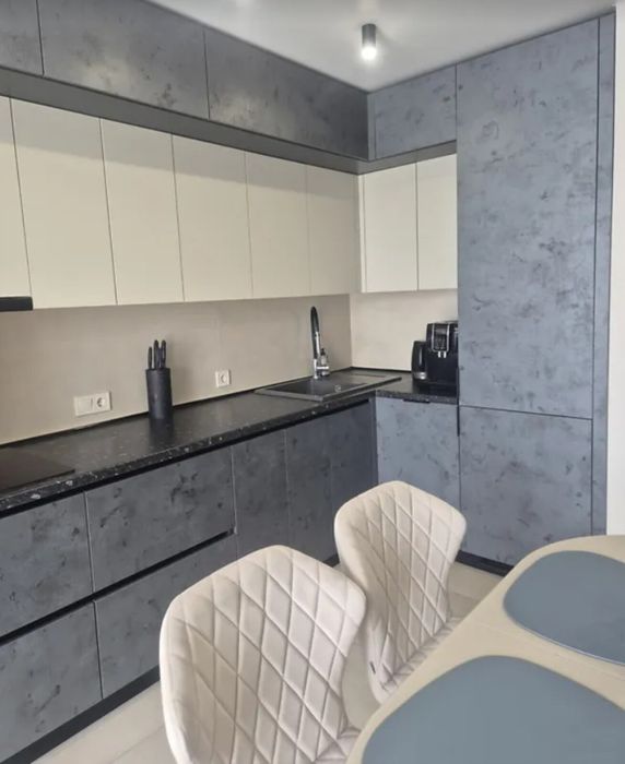 Продаж 1к квартири 43 кв. м на вул. Лепкого Богдана