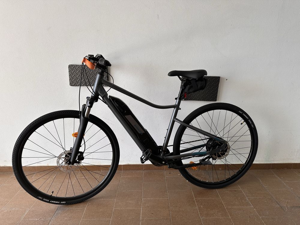 Bicicleta Treking Riverside e500 cinzenta