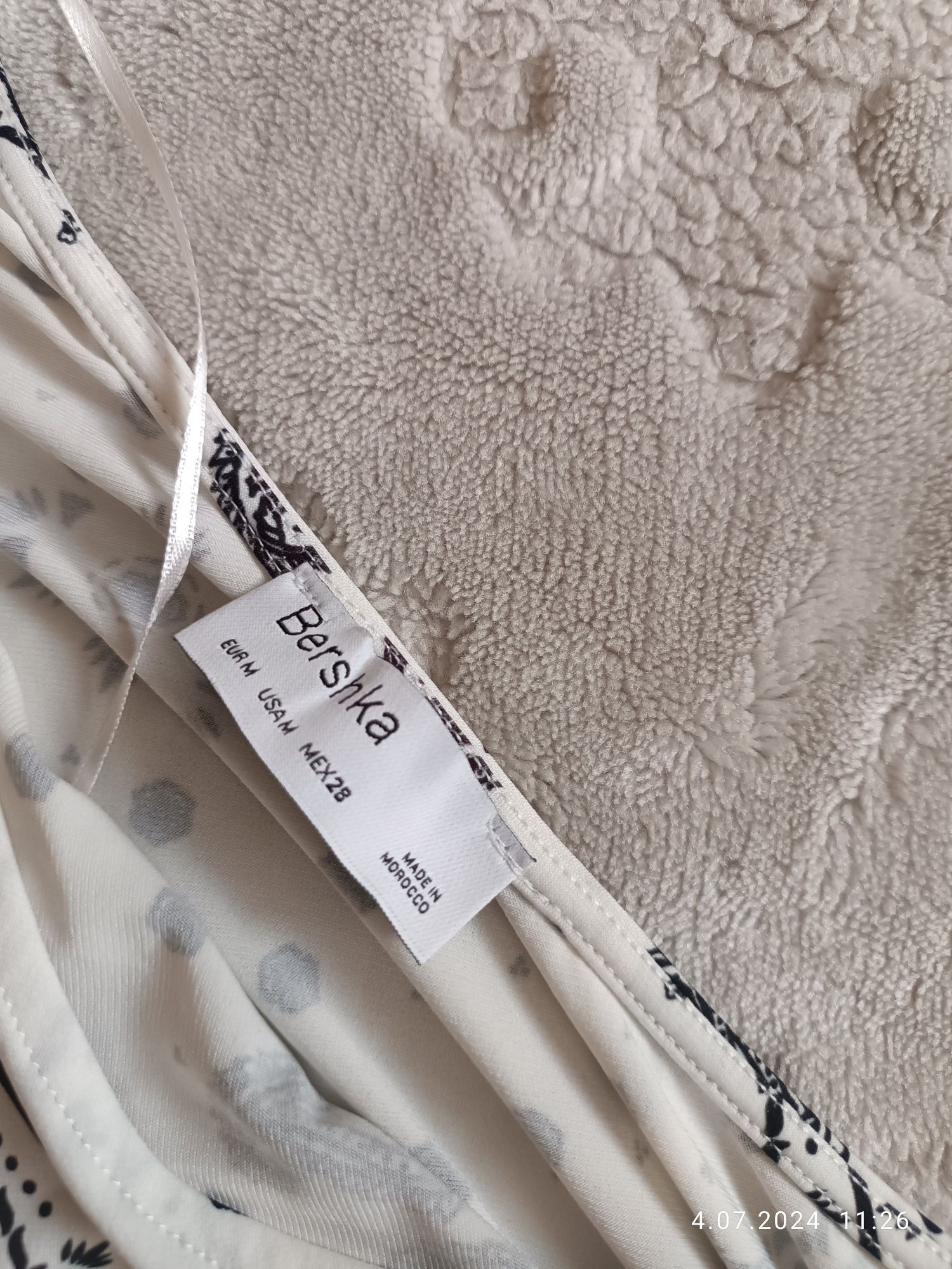 Letnia sukienka. Bershka 
Rozmiar M