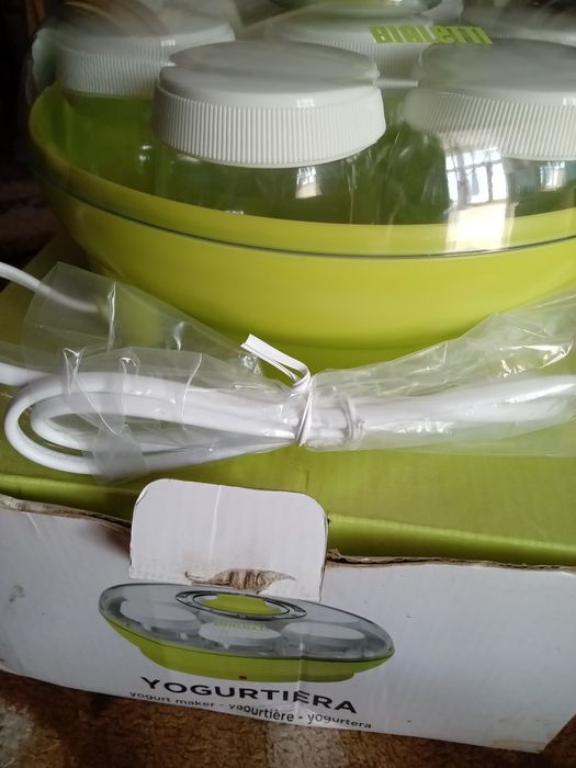 Продається йогуртниця