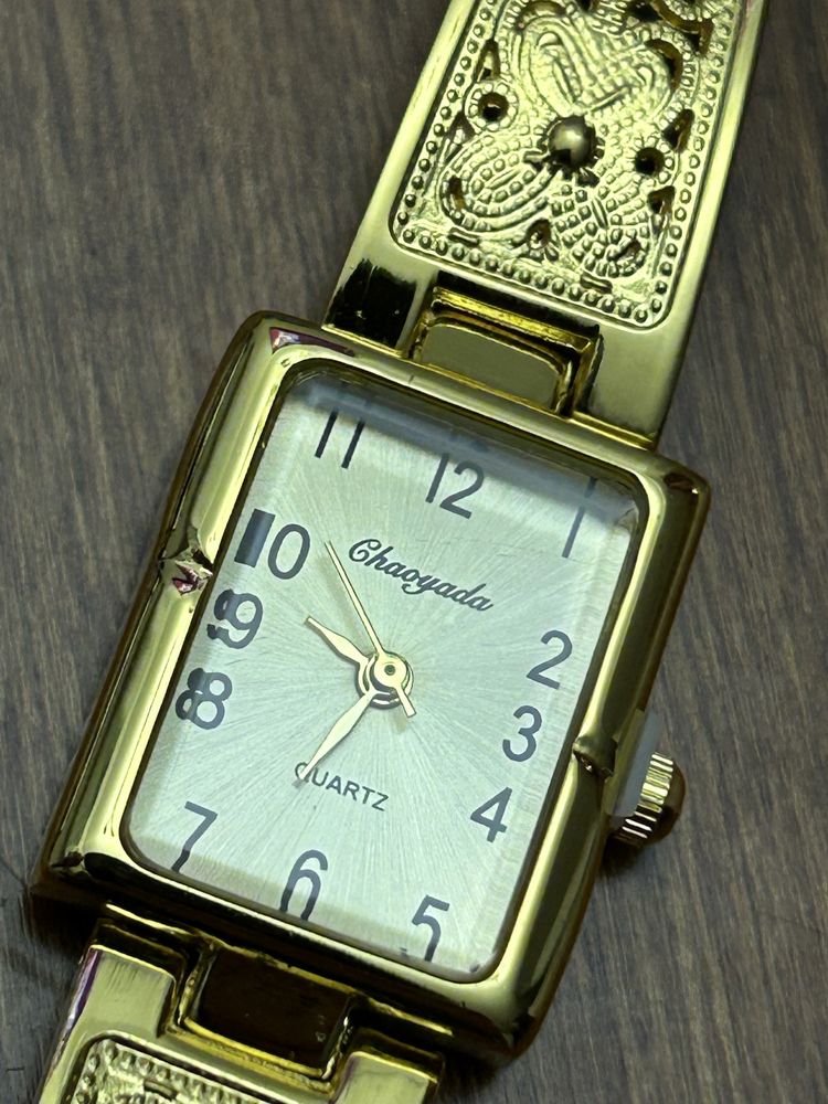 Damski zegarek kolor złoty