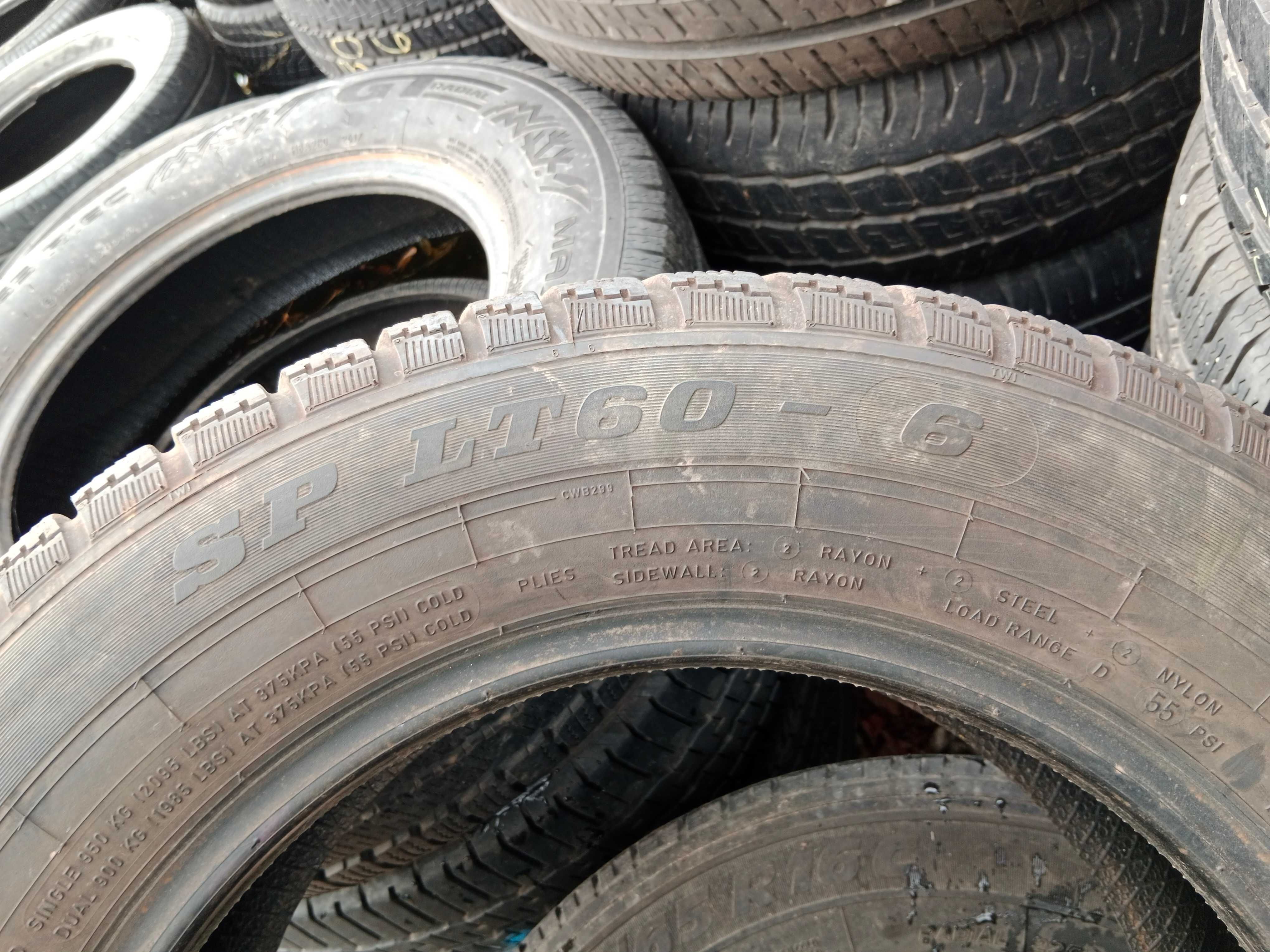 Opona używana 215/65R16C Dunlop SP LT60-6 1szt.