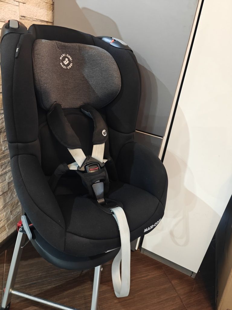 Fotelik samochodowy maxi Cosi 9-18 kg, montaż na pasy z auta ADAC