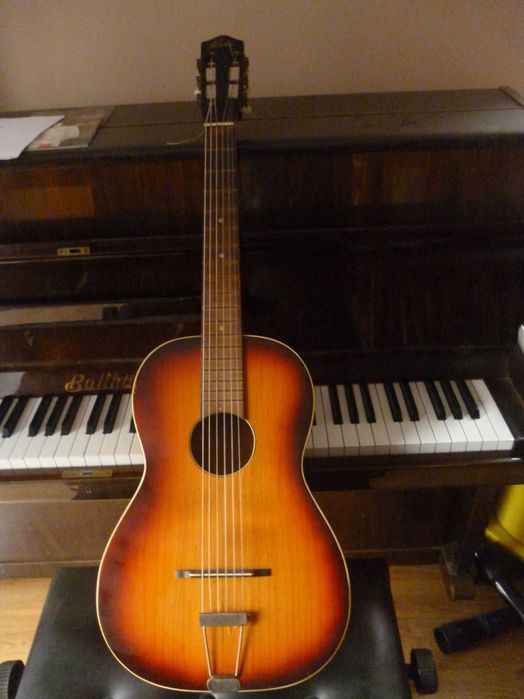 Dobra markowa gitara Niemiecka Korri