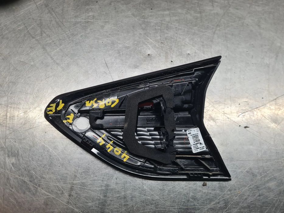 Farolim da mala esquerdo OPEL Corsa F