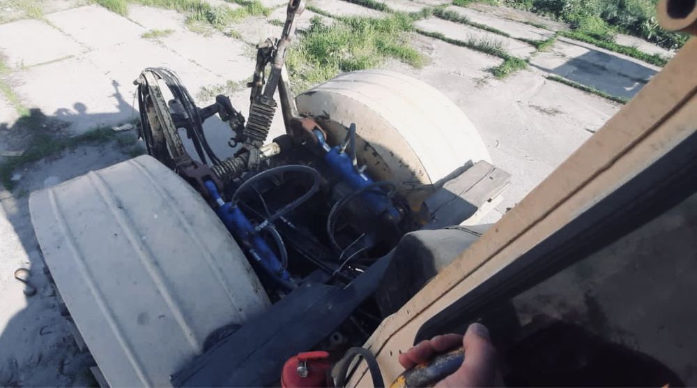 Кіровець К-701 + плуг 7 корпусів